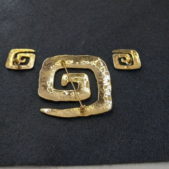 Vintage Gold tone JJ 1986 Greek Key Pattern Brooch/Earrings Granny Chic Kitsch - Picture 2 of 7